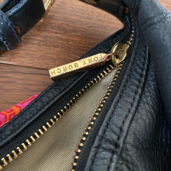 [Tory Burch] Amanda Black Leather Hobo Bag - Picture 3 of 9